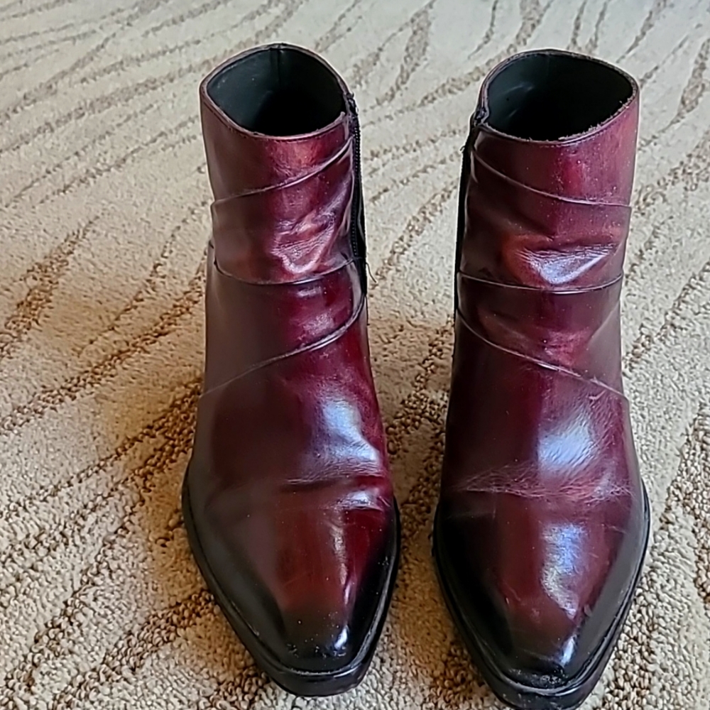 Beautiful Italian made ankle boots